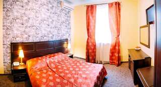 Гостиница Prostye Veshchi Hotel Симферополь Стандартный двухместный номер с 1 кроватью или 2 отдельными кроватями-1
